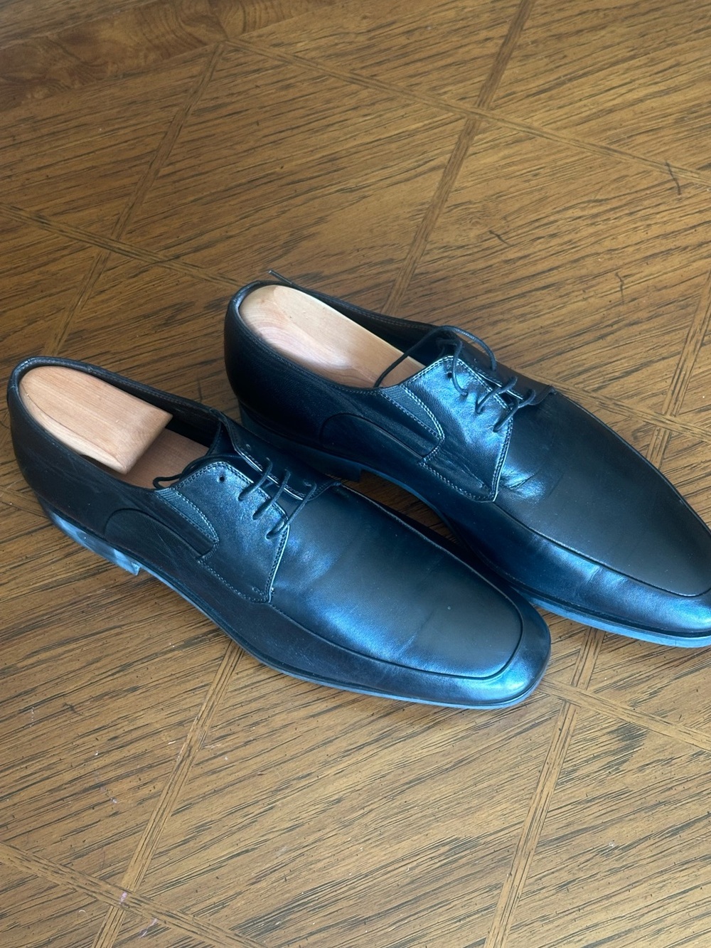 Bruno Magli Black Leather Derby Dress Shoes (Men’s 10.5)